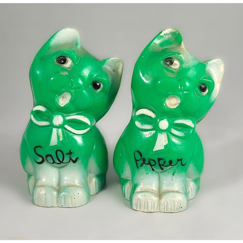 Vintage Retro Kitsch Green & White Plastic Cat S&P Shakers - MCM Collectible